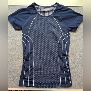 Athleta Size Large Fitted Athletic Top